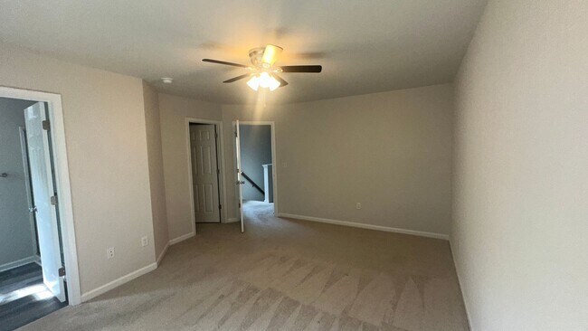 Building Photo - Beautiful 3-bedroom, 2.5-bathroom home in ...
