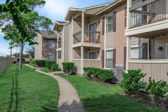 Building Photo - 12335 Antoine Dr