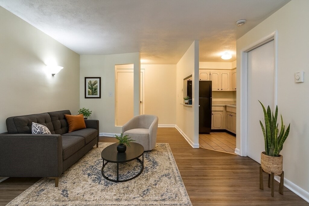 Foto principal - 915 Edgell Rd