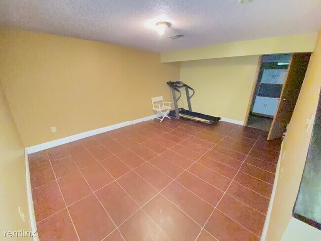 Building Photo - 3 br, 1.5 bath House - 6239 Greenhaven Ave