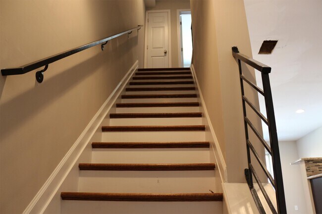 Building Photo - 424 N 40th St