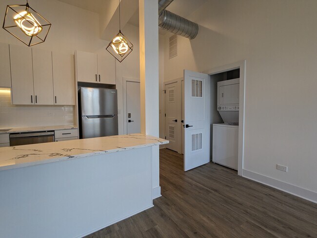 Foto del edificio - 4735 N Western Ave