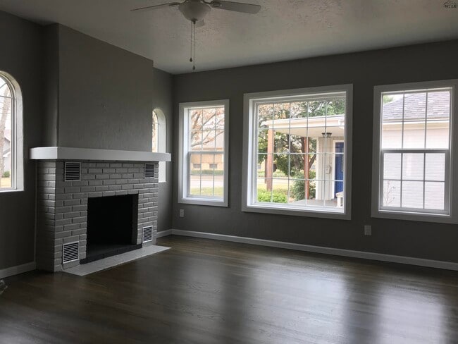 Building Photo - 2014 Victory Ave