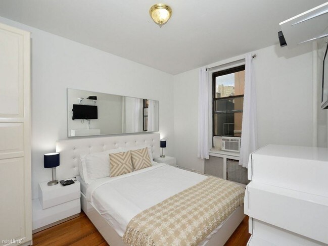 Foto del edificio - 4915 Caspar Whitney Pl