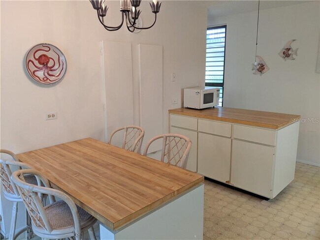 Foto del edificio - 703 Pine Run Dr