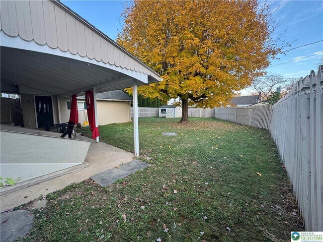 Foto del edificio - 10 Henry Ave