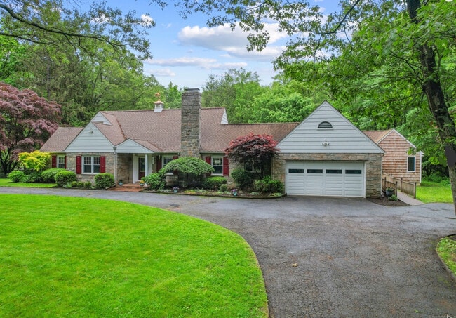 Photo - 190 E Rocks Rd House