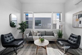 Building Photo - 1638 Elm Ave