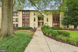 Building Photo - 9633 White Acre Rd