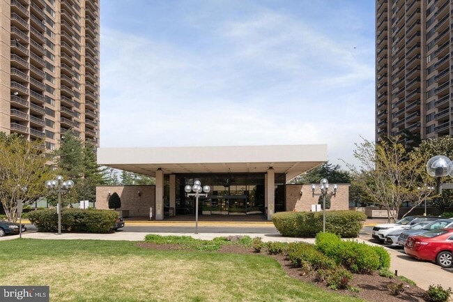 Foto del edificio - 3705 S George Mason Dr