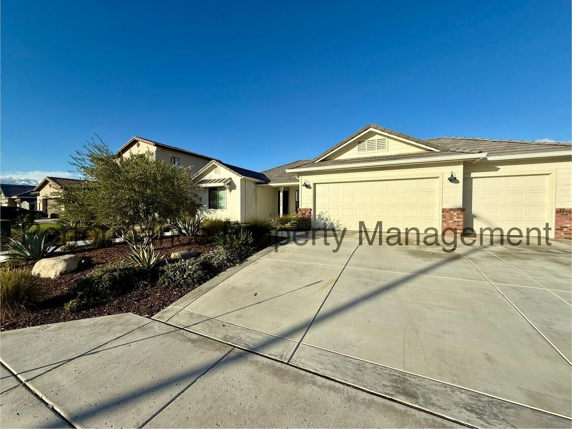 Foto principal - Stunning 3 Bed/3 Bath + Office River Ranch Home w/ RBP & $0 Deposit Option