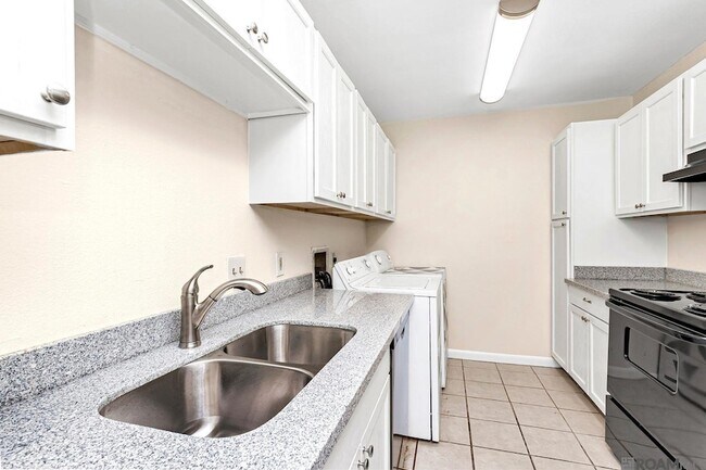 Foto del edificio - 8113 Jefferson Park Dr