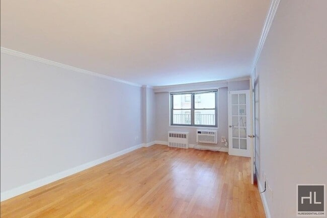 Building Photo - 2 bed flex 1 bathroom / WASHER AND DRYER / balcony / West 97th Street
