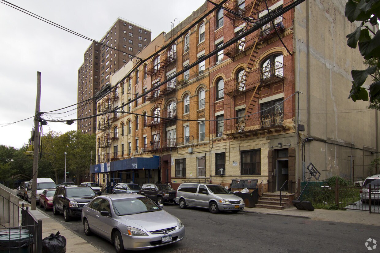 Primary Photo - 749 Jackson Ave