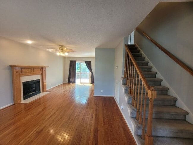 Foto del edificio - Charming 3-Bedroom Home with Spacious Livi...