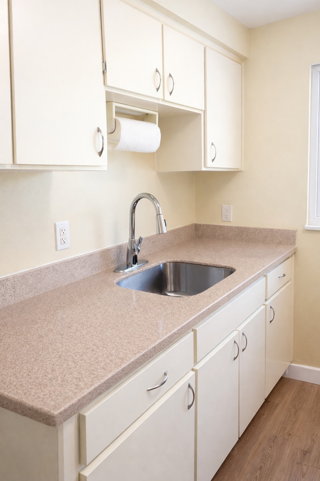 Foto del edificio - 5840 Langston Dr