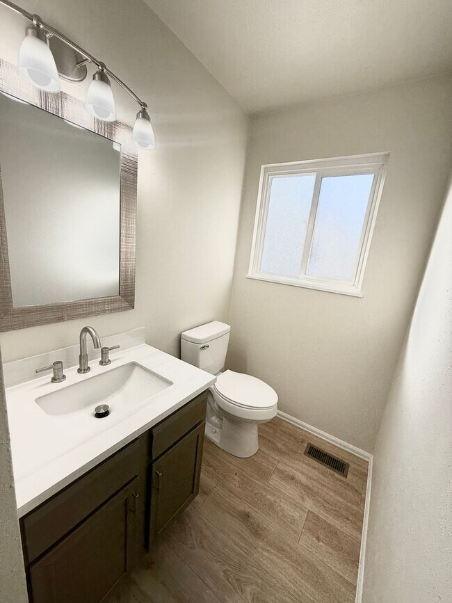 Foto del edificio - Beautiful Home on Picket for Rent!