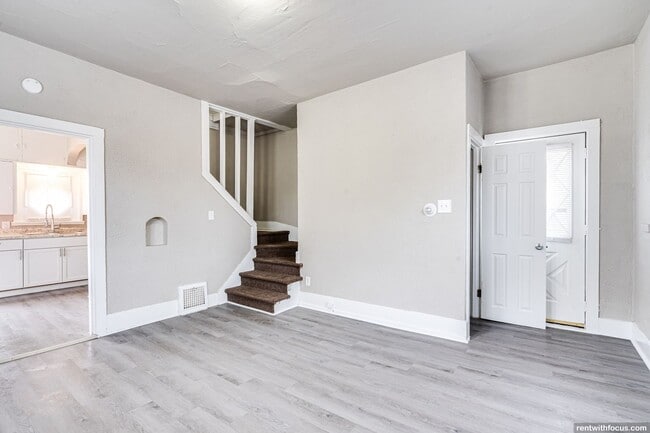 Foto del edificio - 136 E Johnson St