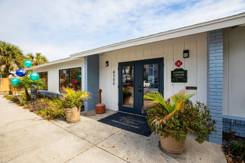 Foto principal - 4300 18th St W
