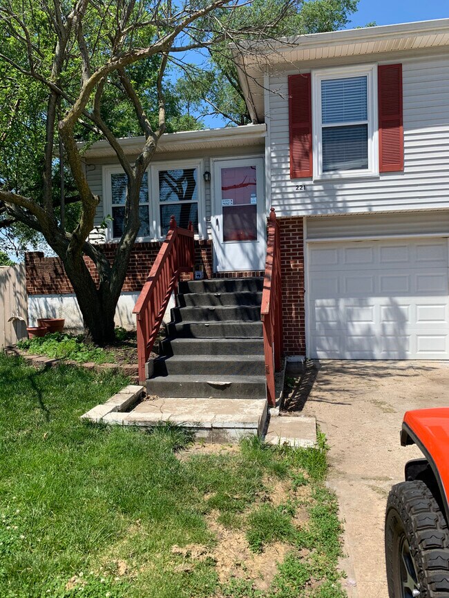 Building Photo - 221 N Clinton St