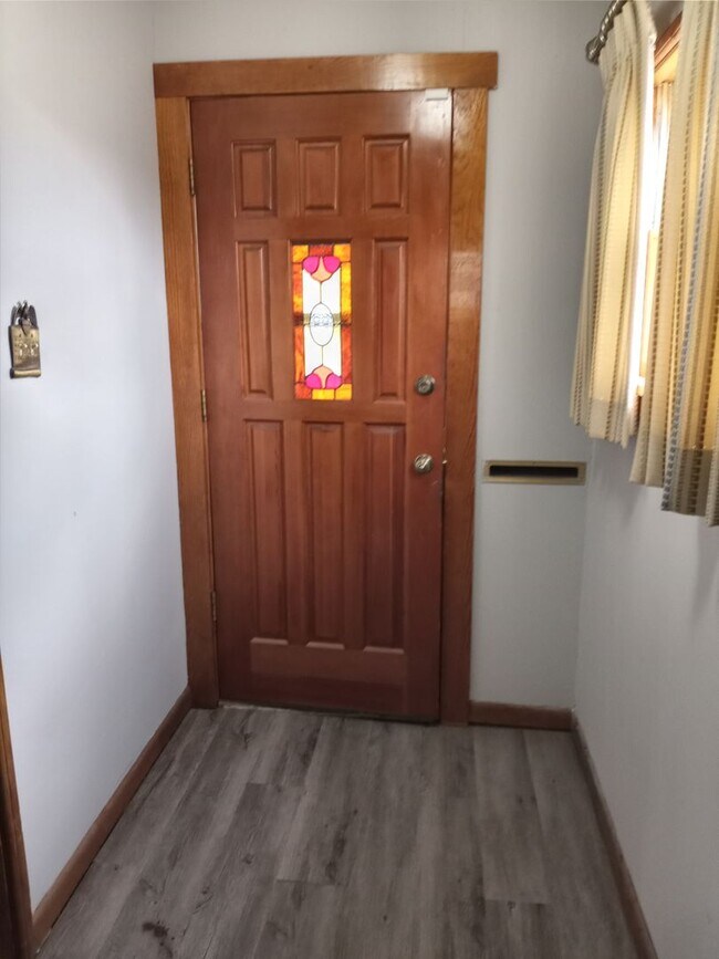 Building Photo - Super cute 3BR, 2BTH home with 1car gar cl...