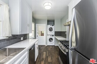 Building Photo - 2115 Ocean Park Blvd