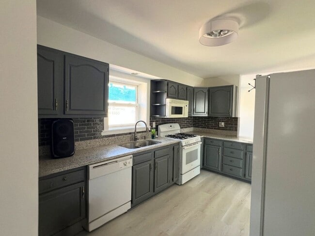 Foto del edificio - 4343 W Diversey Ave