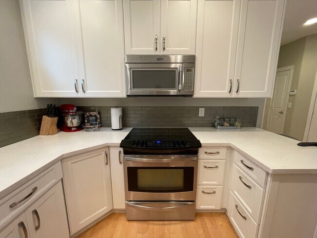 Foto del edificio - Lovely 3 Bed 2.5 Bath Forest Heights Subdi...