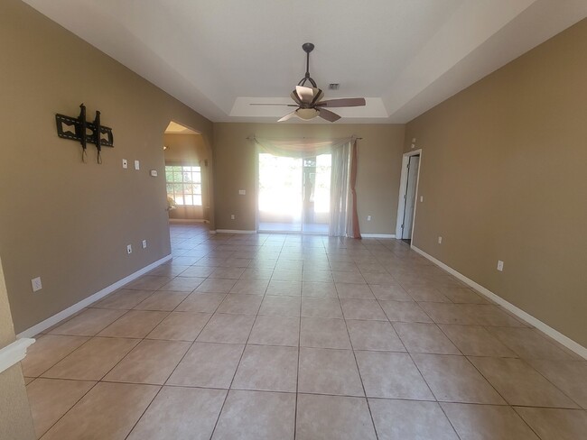 Building Photo - Beautiful 3/2/2 in the Heart of Spring Hill