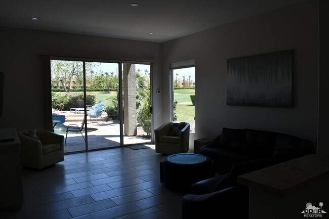 Building Photo - 22 Pebble Beach Dr