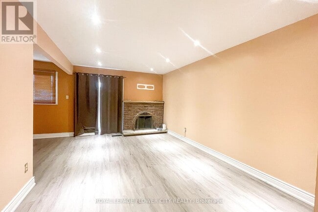 Building Photo - 43 Greenwich Cir