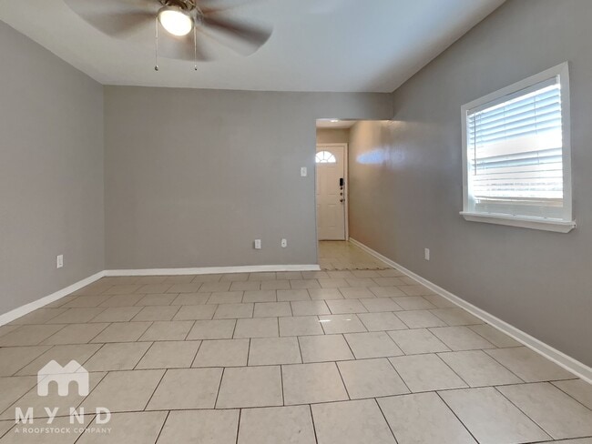Building Photo - 1302 Cardinal Dr