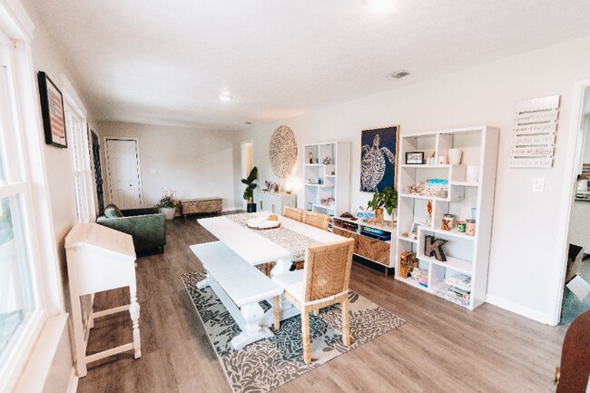 Foto del edificio - 4218 Northshore Rd