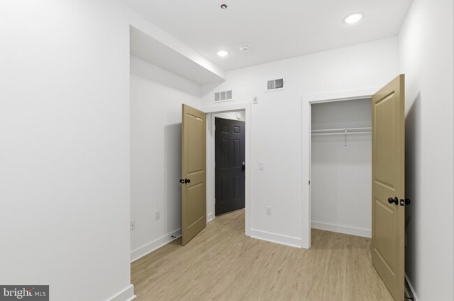 Building Photo - 863 N 43rd St