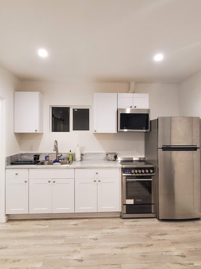 Foto del edificio - 3332 Cricklewood St