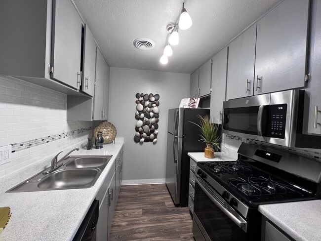 Building Photo - Oasis at Scottsdale