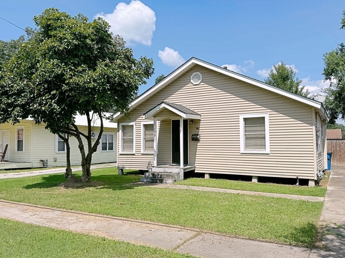 608 Ave A, Port Allen, LA 70767 House Rental in Port Allen, LA