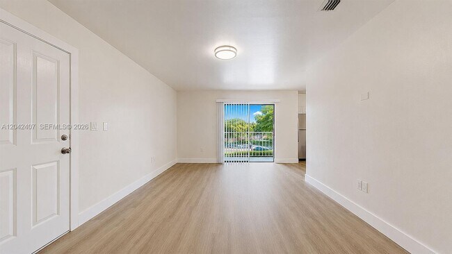 Building Photo - 1670 W 42nd St