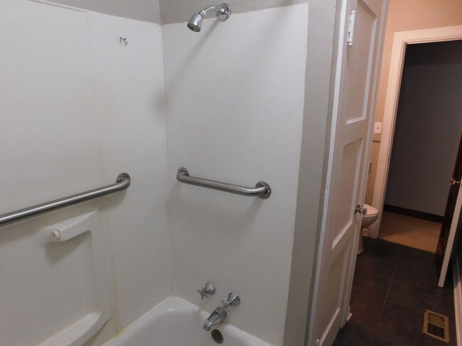 Building Photo - 1 Bedroom duplex in Augusta, w/ Ramp!