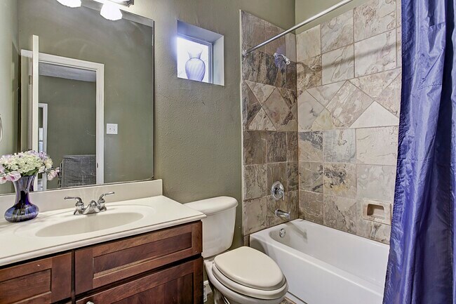 Building Photo - 5334 Kiam St