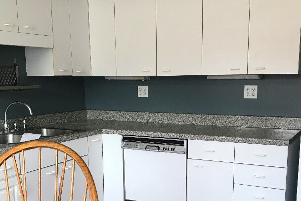 Totally equipped with dishwshr & disposal - 5914 Alder St