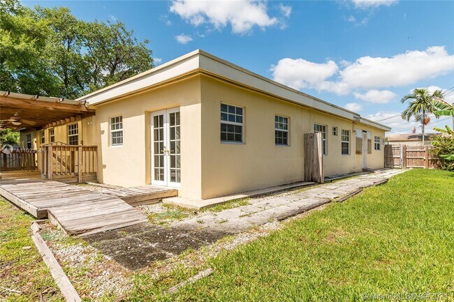 Building Photo - 5190 SW 90th Terrace