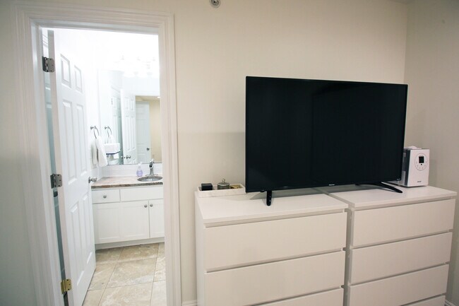 Dormitorio principal/Baño principal - 625 E 200 S