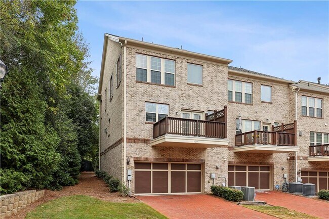 Building Photo - 1001 E Paces Ln NE