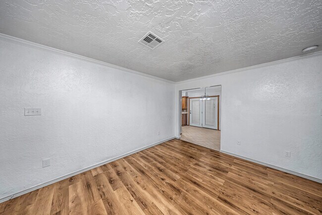 Building Photo - 4605 SE Caber Cir