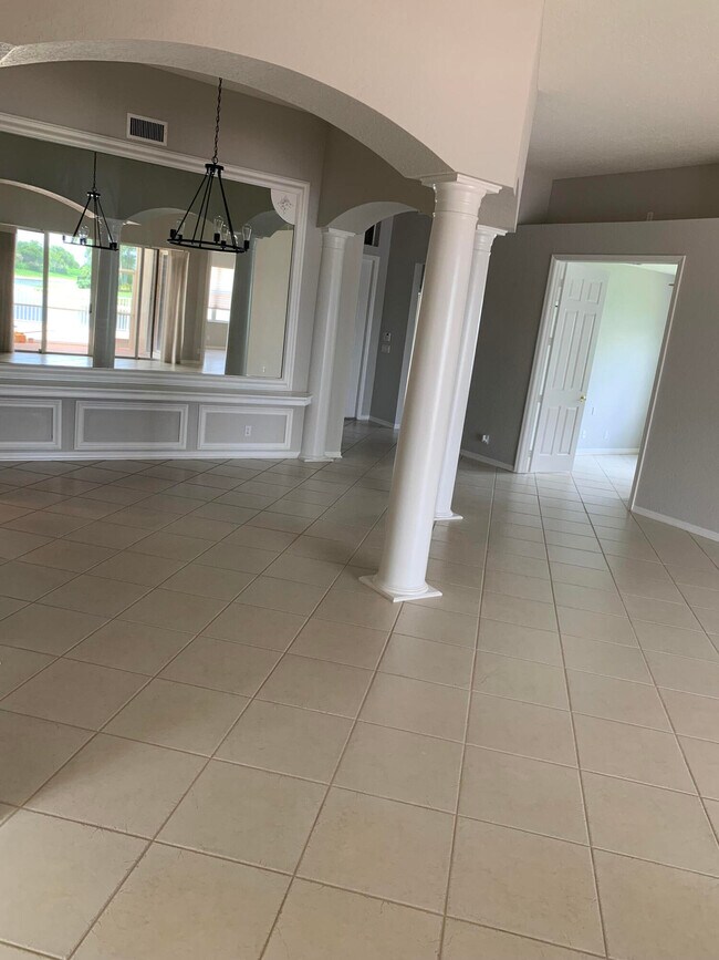 Building Photo - 12397 Cascades Pointe Dr