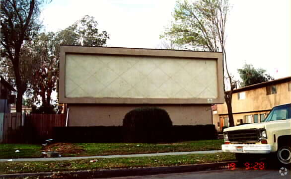 Building Photo - 484 Penrose Dr