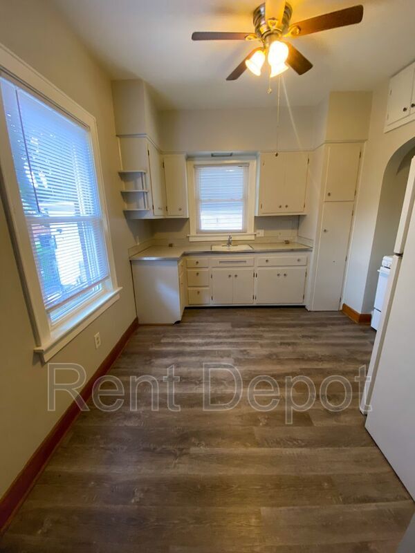 Building Photo - 737 S Englewood Ave