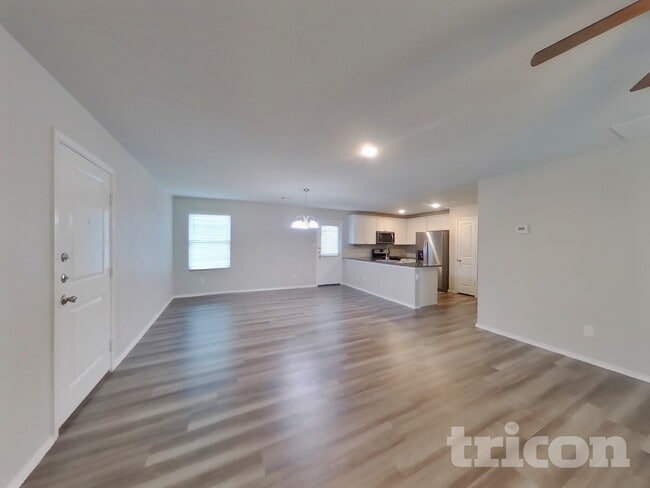 Foto del edificio - 102 Elizondo Way