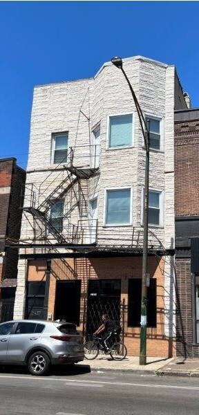 Building Photo - 2750 W Cermak Rd